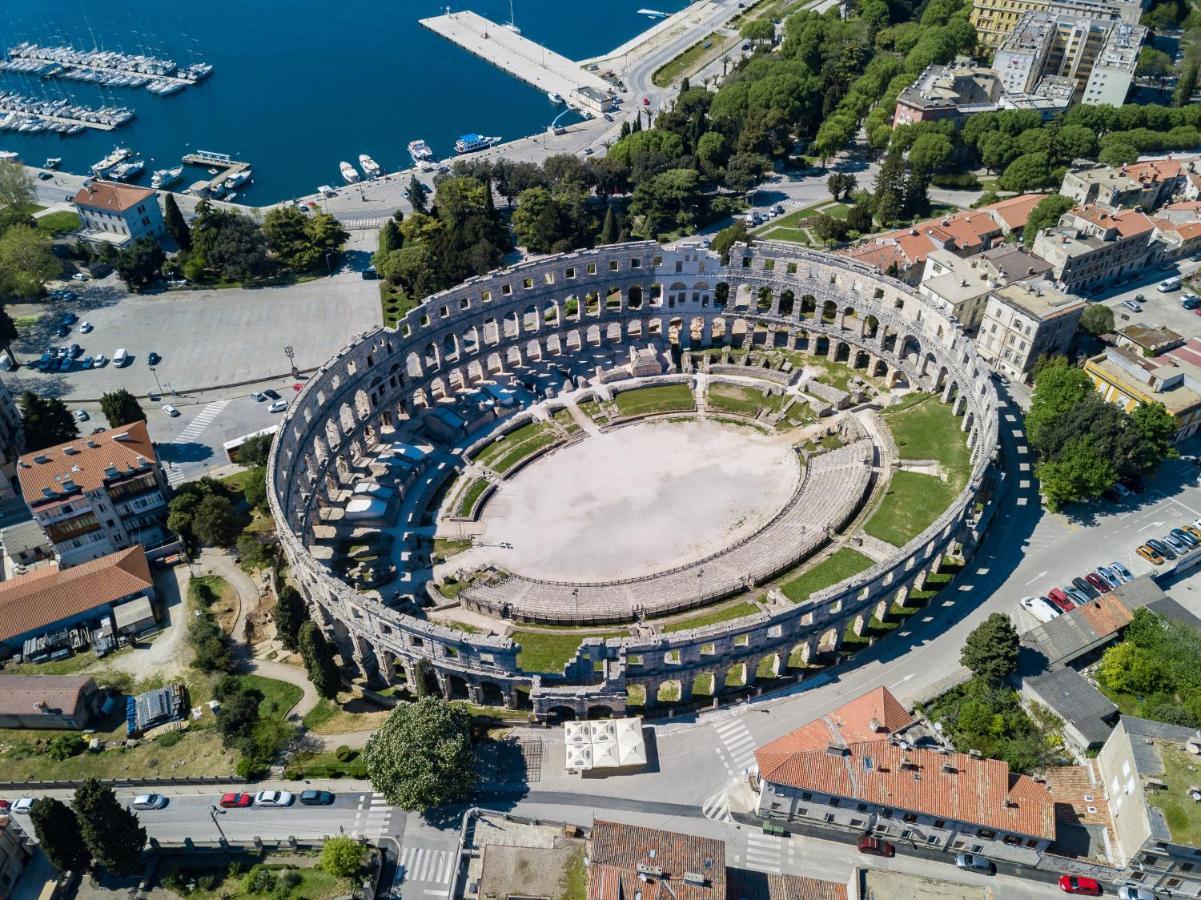 Apartment M****, New City Apartment + Parking Pula Exterior foto